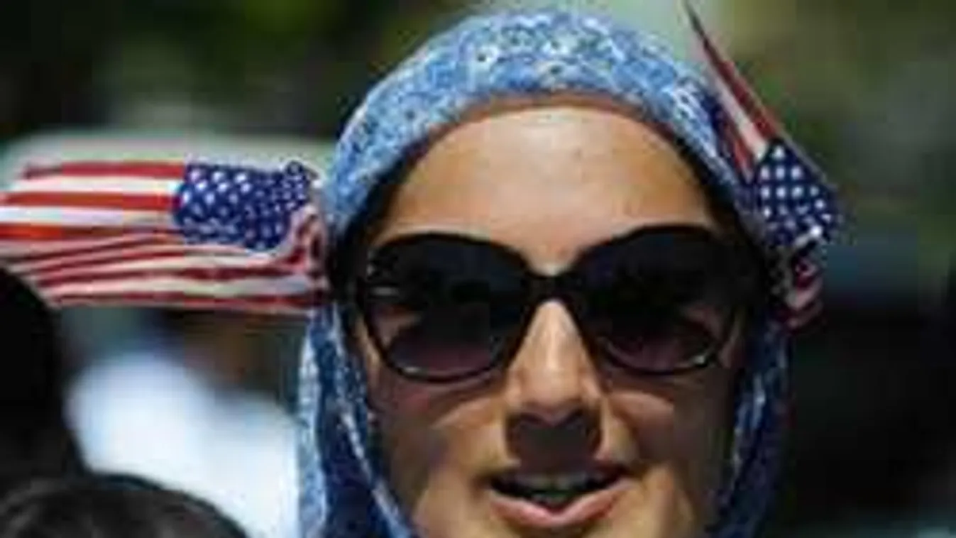 A piti tolvaj 85 ezer dollár kártérítést kapott a fejkendője miatt!