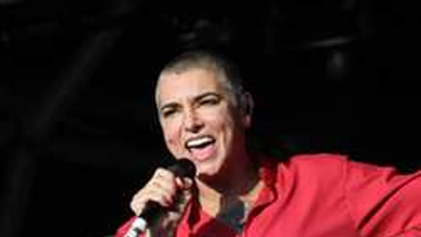 Nyilvánosan szexért könyörög a világsztár!