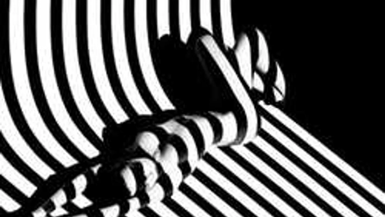 Anyaszült meztelen nők: fényben fürödnek, árnyékkal takaróznak