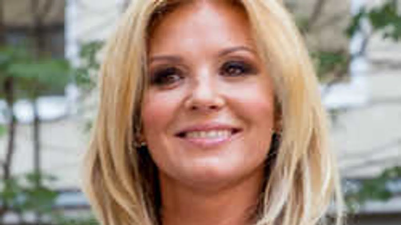 Õrületes combokat villantott Liptai Claudia, ezt nem hiszed el