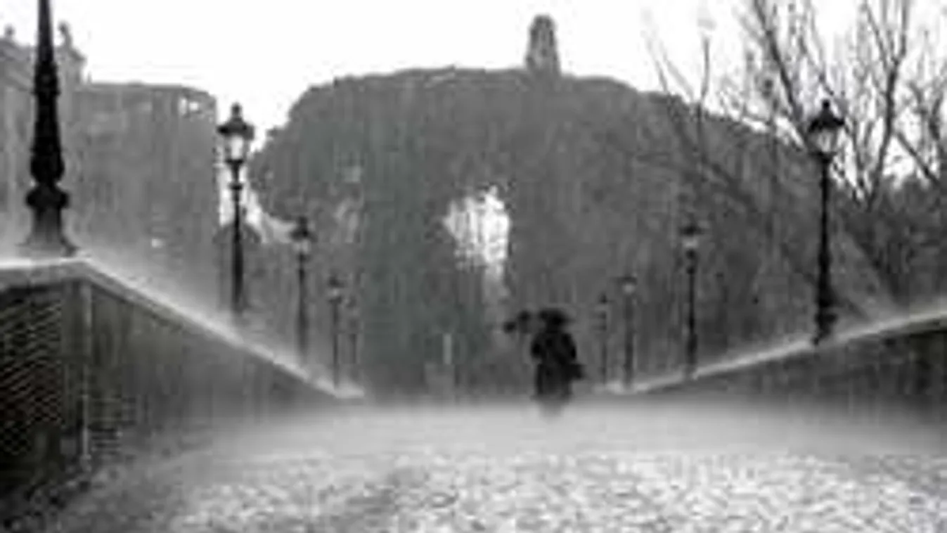 Riasztást adott ki a meteorológiai szolgálat, hatalmas eső közelít