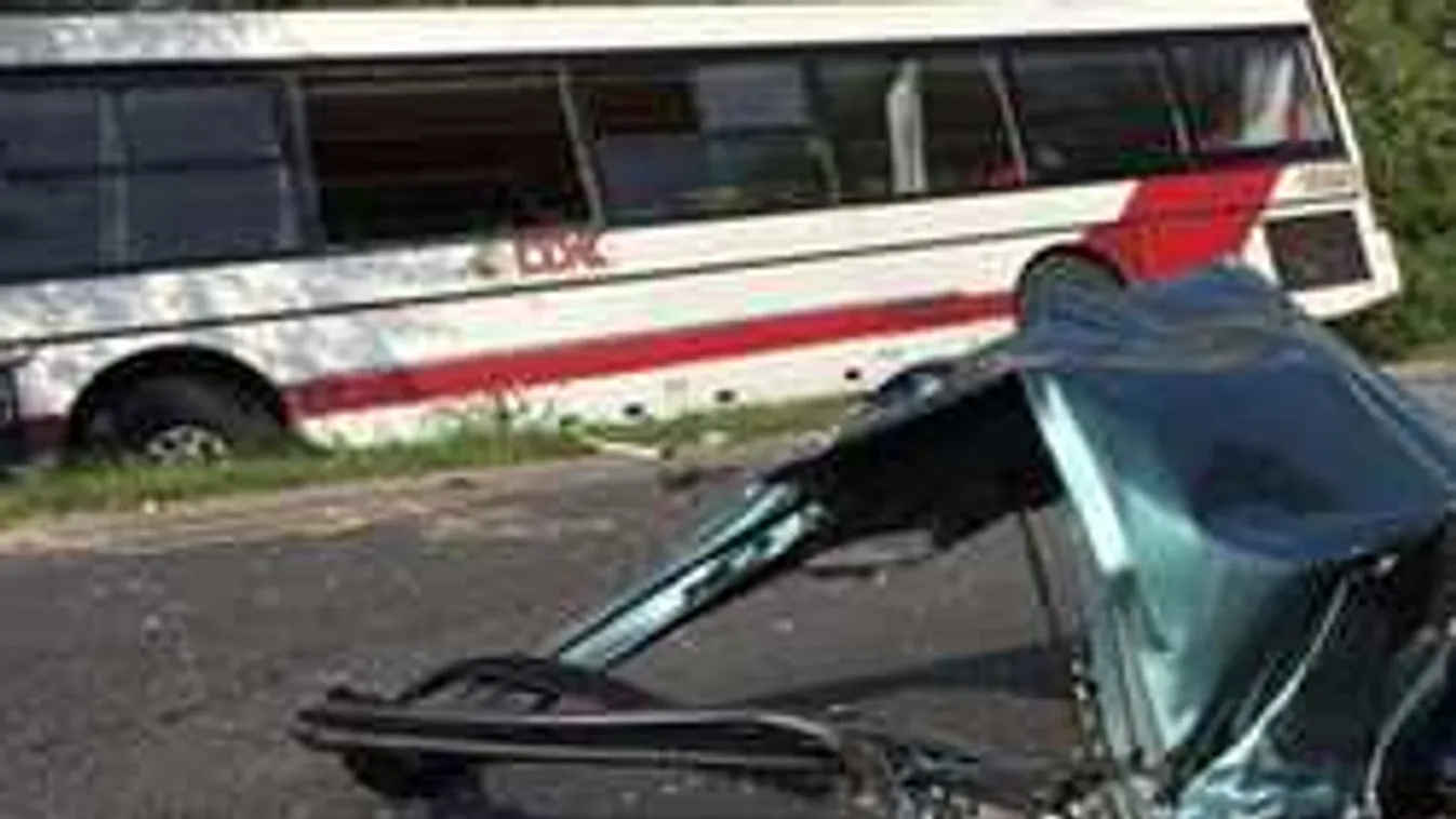 Brutális csattanás: azonnal szörnyethalt a buszbalesetet okozó sofőr