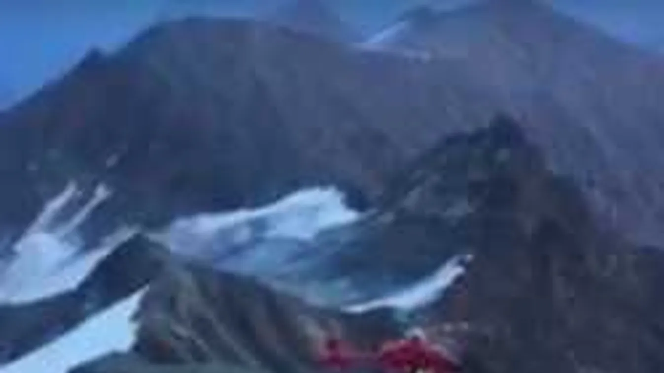 Horrorbaleset az Alpokban: a hegynek csapódott a mentőhelikopter - videó
