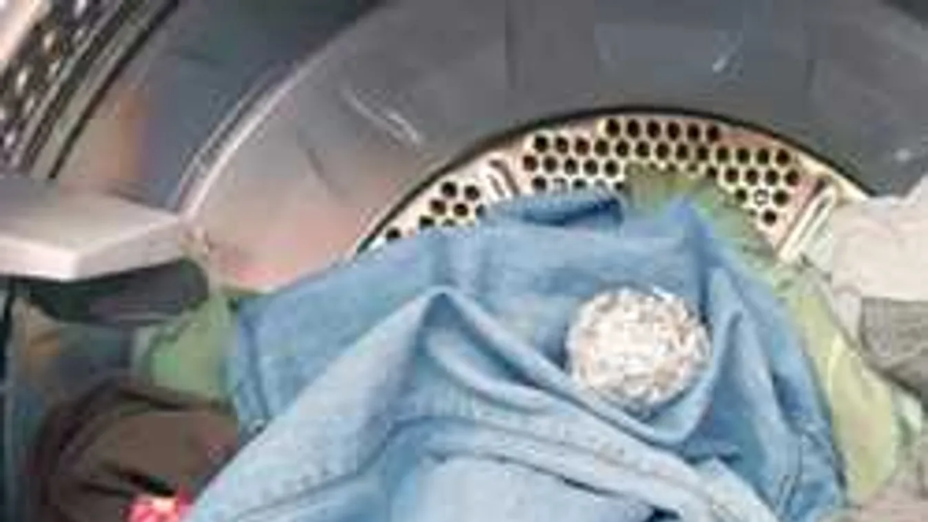 Dobj alufólia-golyót a mosógépbe, elképesztő szépek lesznek a ruhák