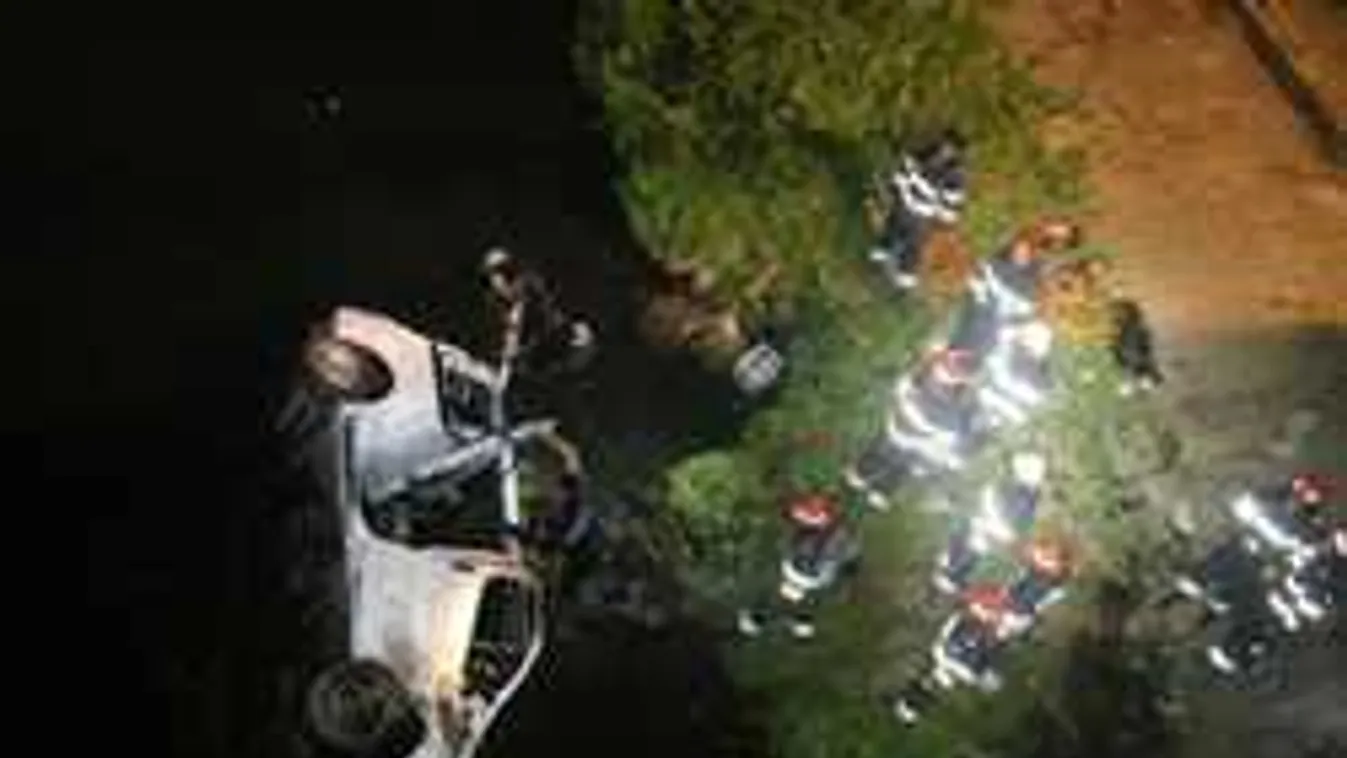 Folyóba hajtott a busz, többen meghaltak