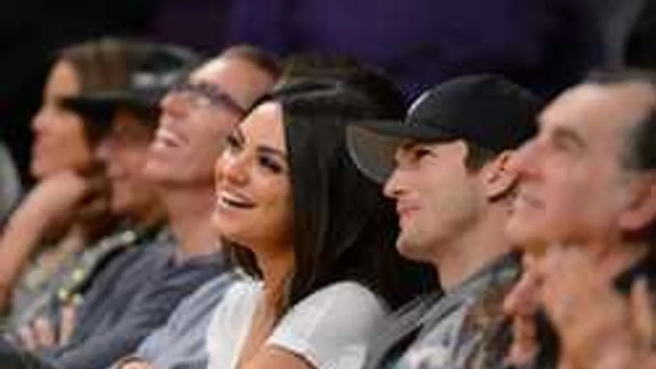 Imádják Budapestet, a belvárosban szülinapoztak Ashton Kutcherék