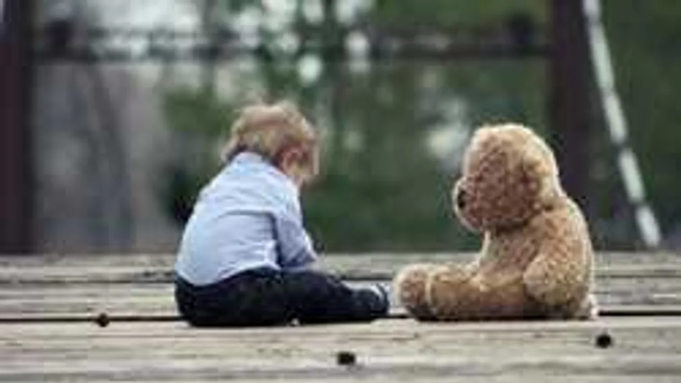 Horror az óvodában: borzalmas balesetet szenvedett a kisfiú