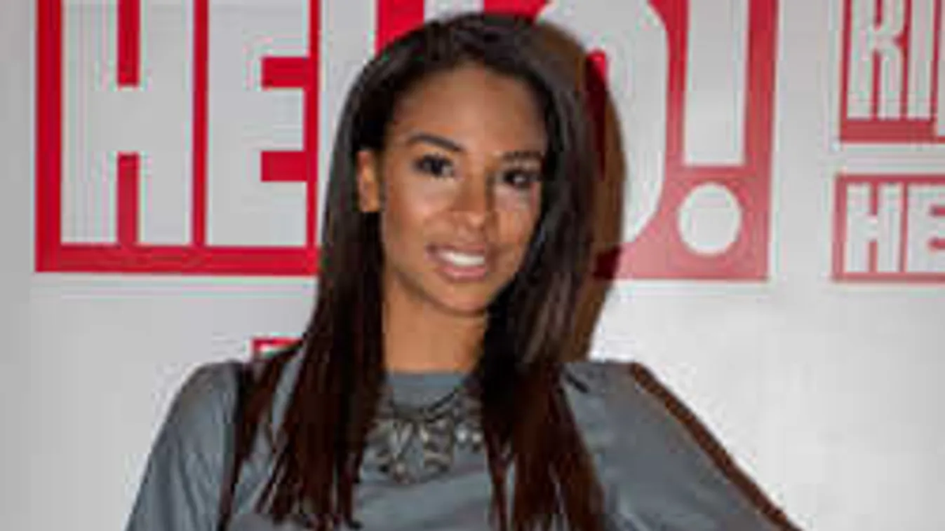 Felfújta Tücsi ruháját a szél, nagyot villantott