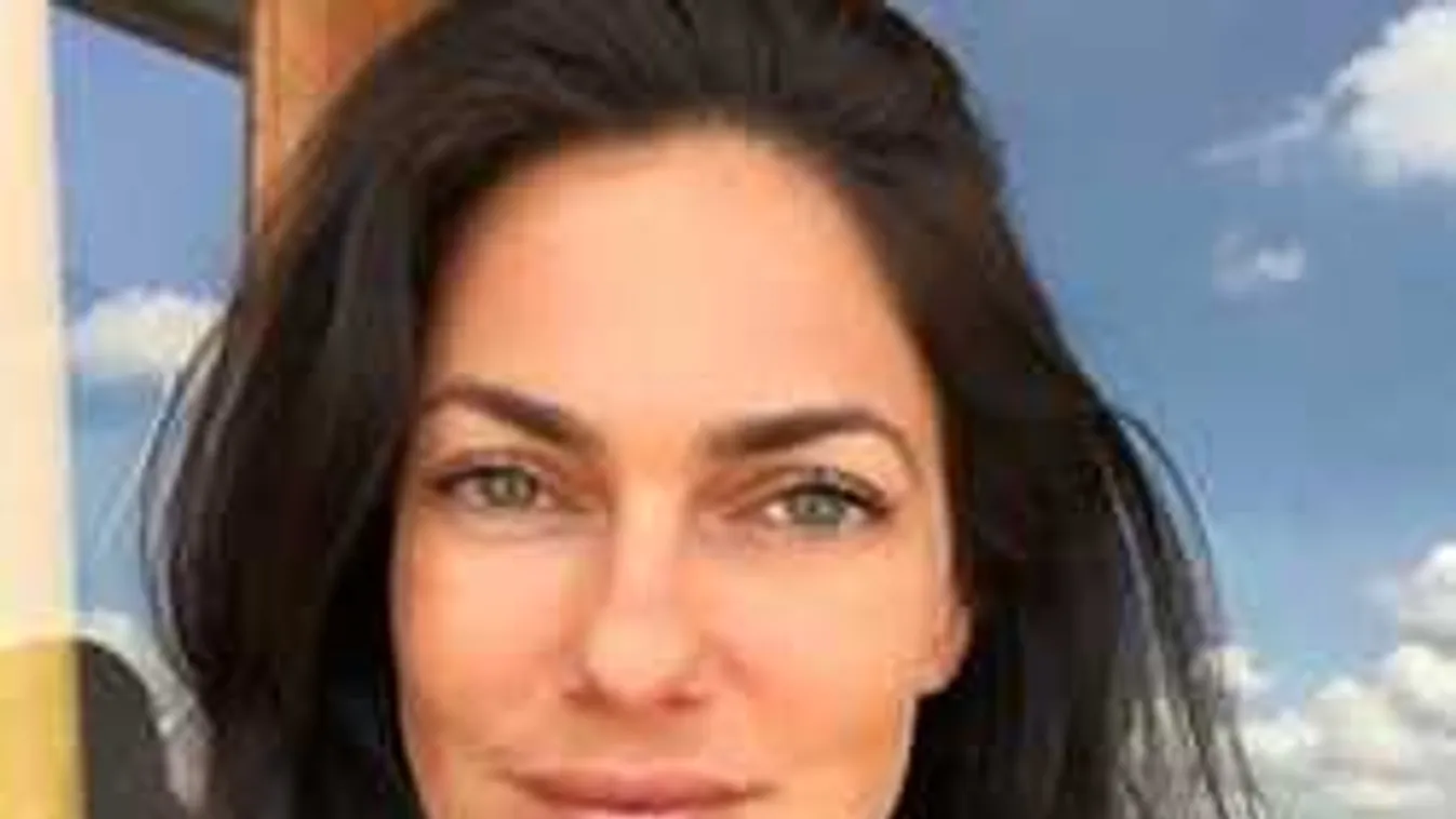 Már a ruhák sem mennek rá: rohamosan növekednek Bódi Sylvi keblei!