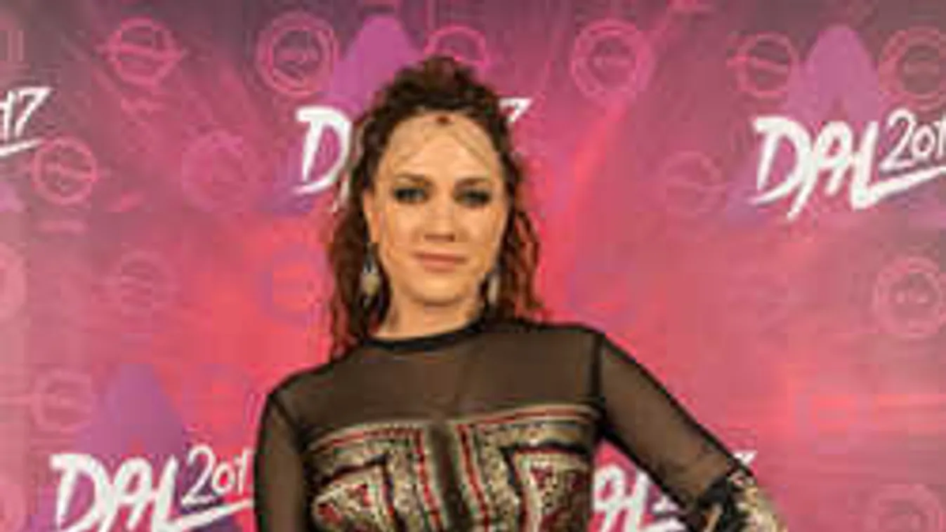 Tóth Gabi bikiniben pózolva mutatja meg, nem hízott el