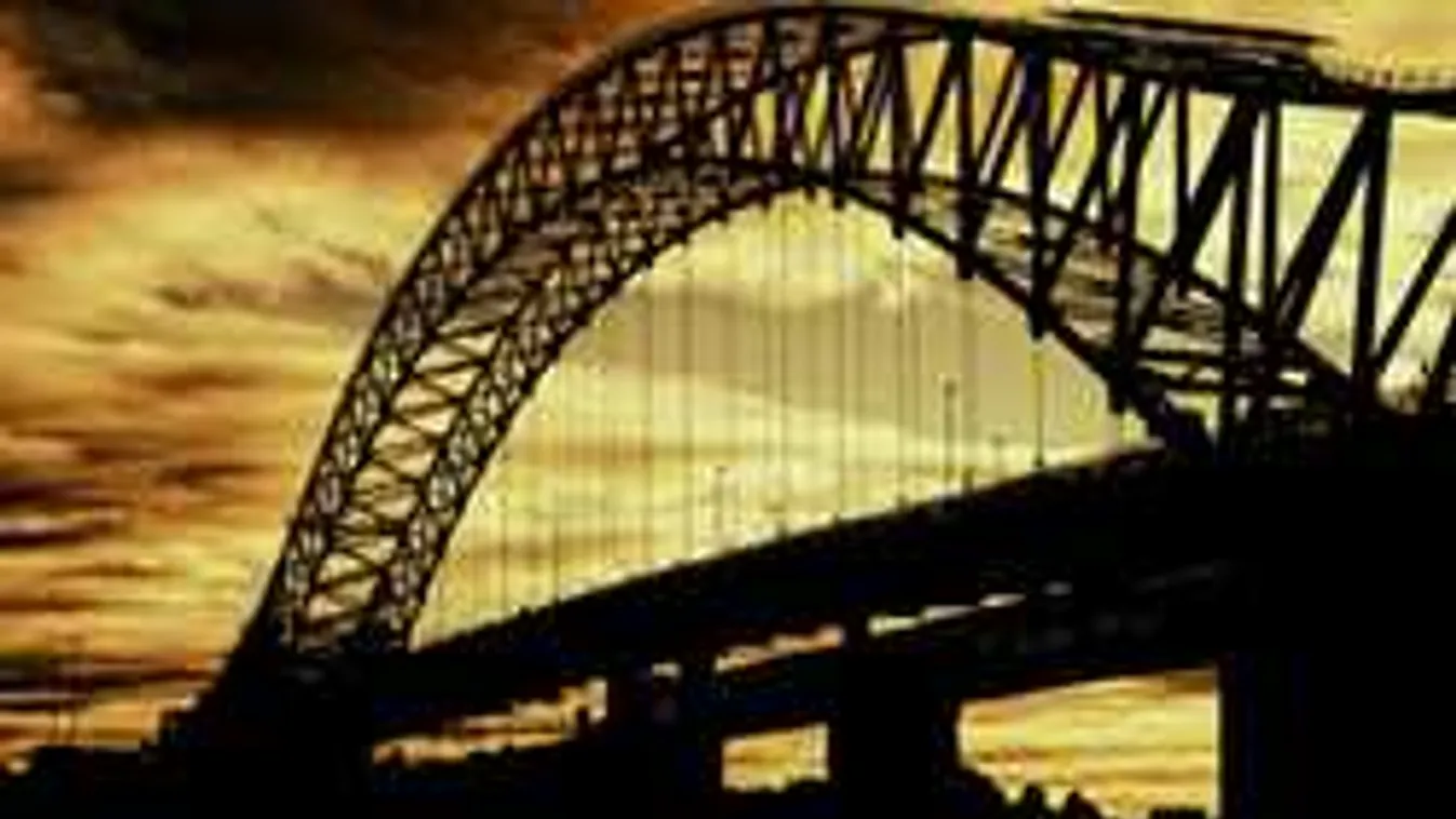 Dráma a hídon: családja miatt akarta Dunába vetni magát egy férfi