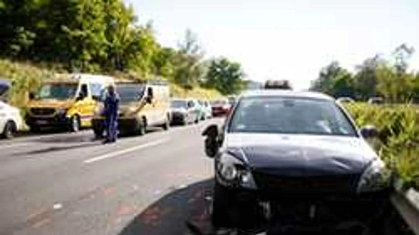 Durva baleset, hat autó ütközött össze az Egér úti tömegkarambolban