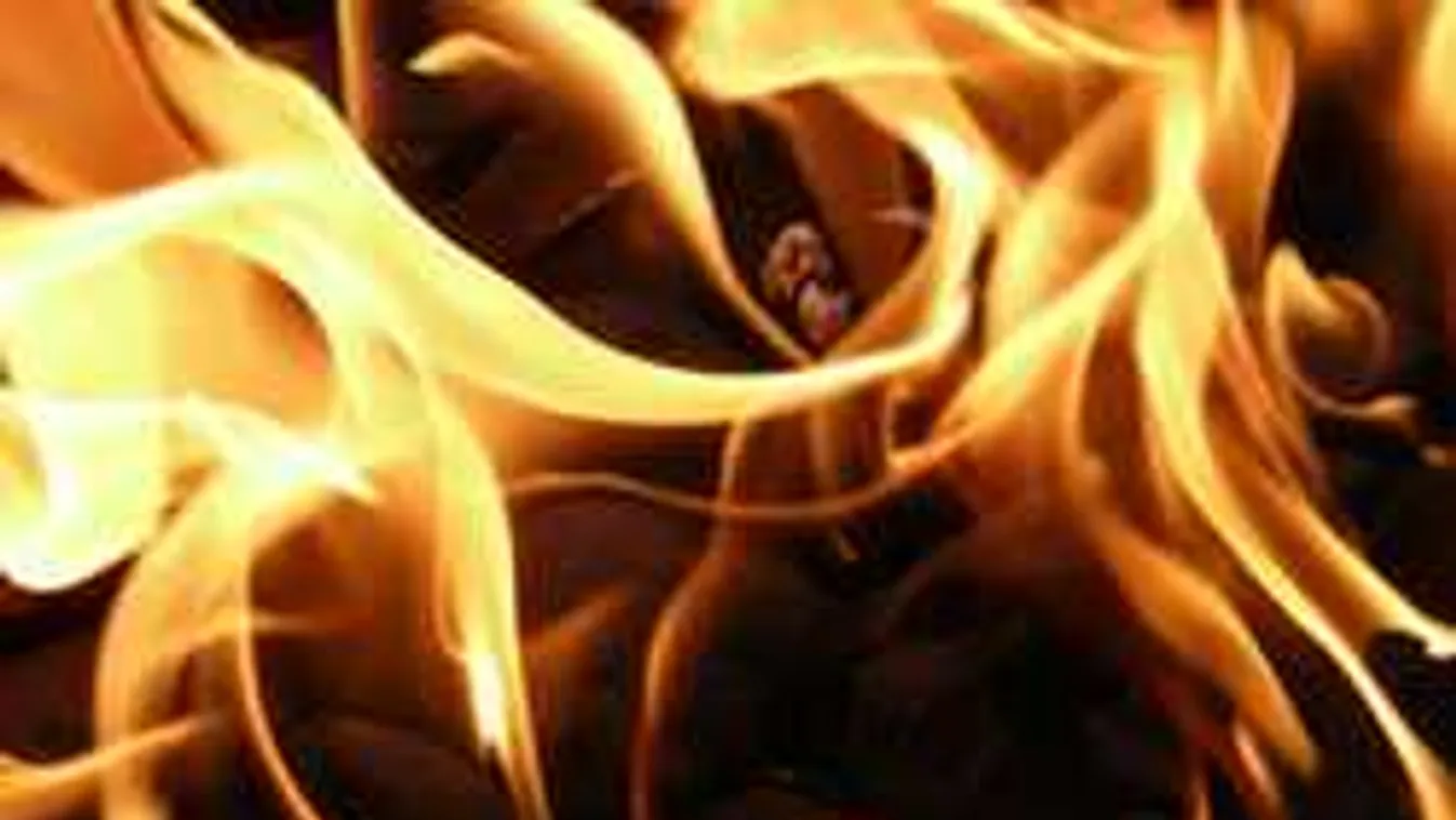 Brutális fotó a kamiontűzről, hatalmasra csaptak a lángok az M7-en