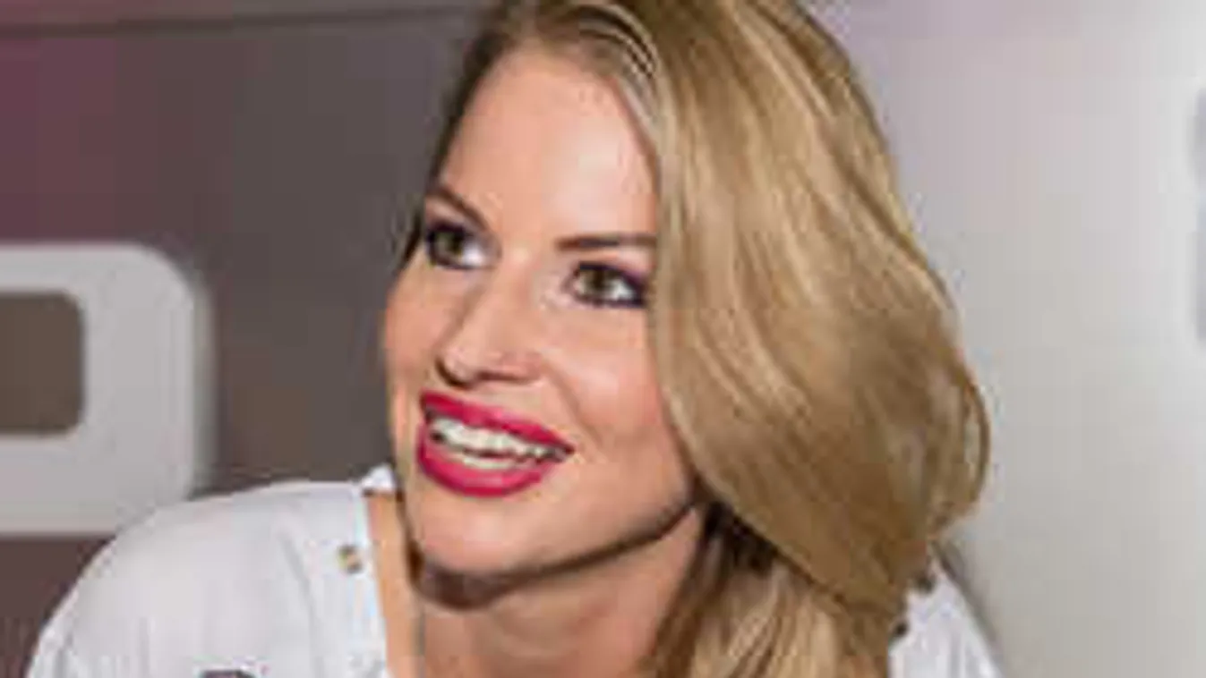 Elképesztő mutatvány: A vízen járt Mádai Vivien!