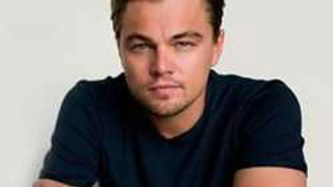 Kiderült a titok: Ez a bombázó csavarta el a 42 éves sztár fejét