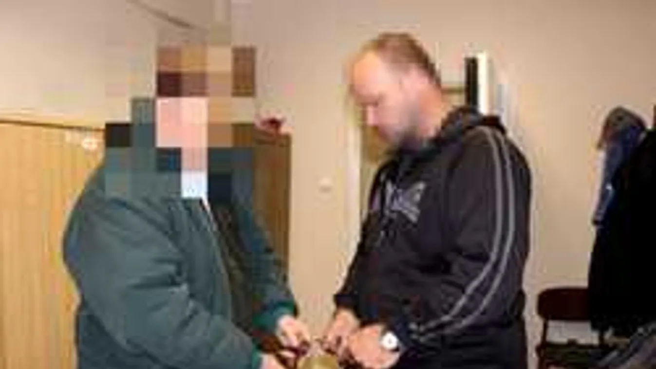 Hónapokig a rácsok mögött maradhat a magyar igazgató