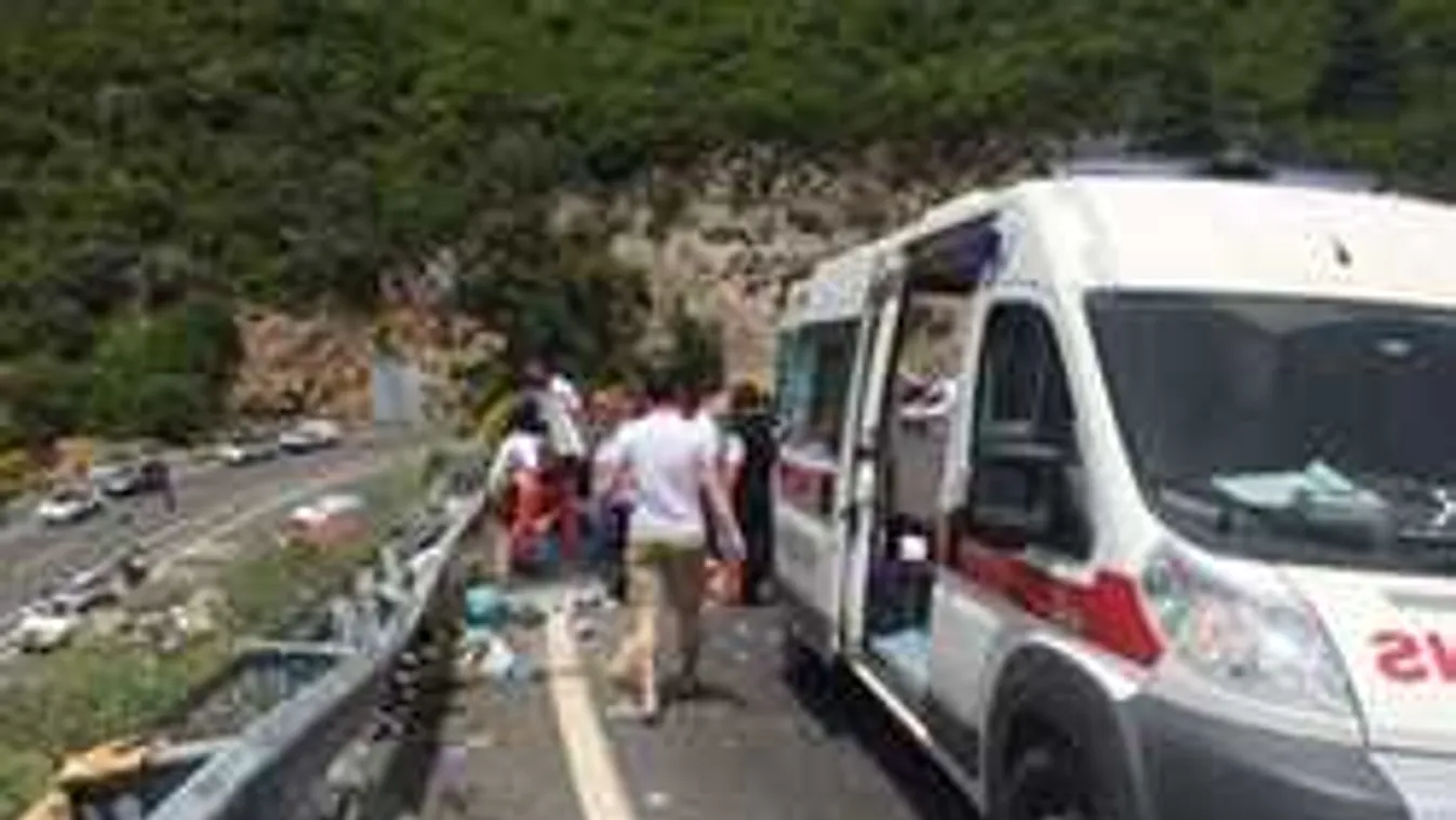 Újabb borzalmas buszbaleset, rengeteg halott Kínában