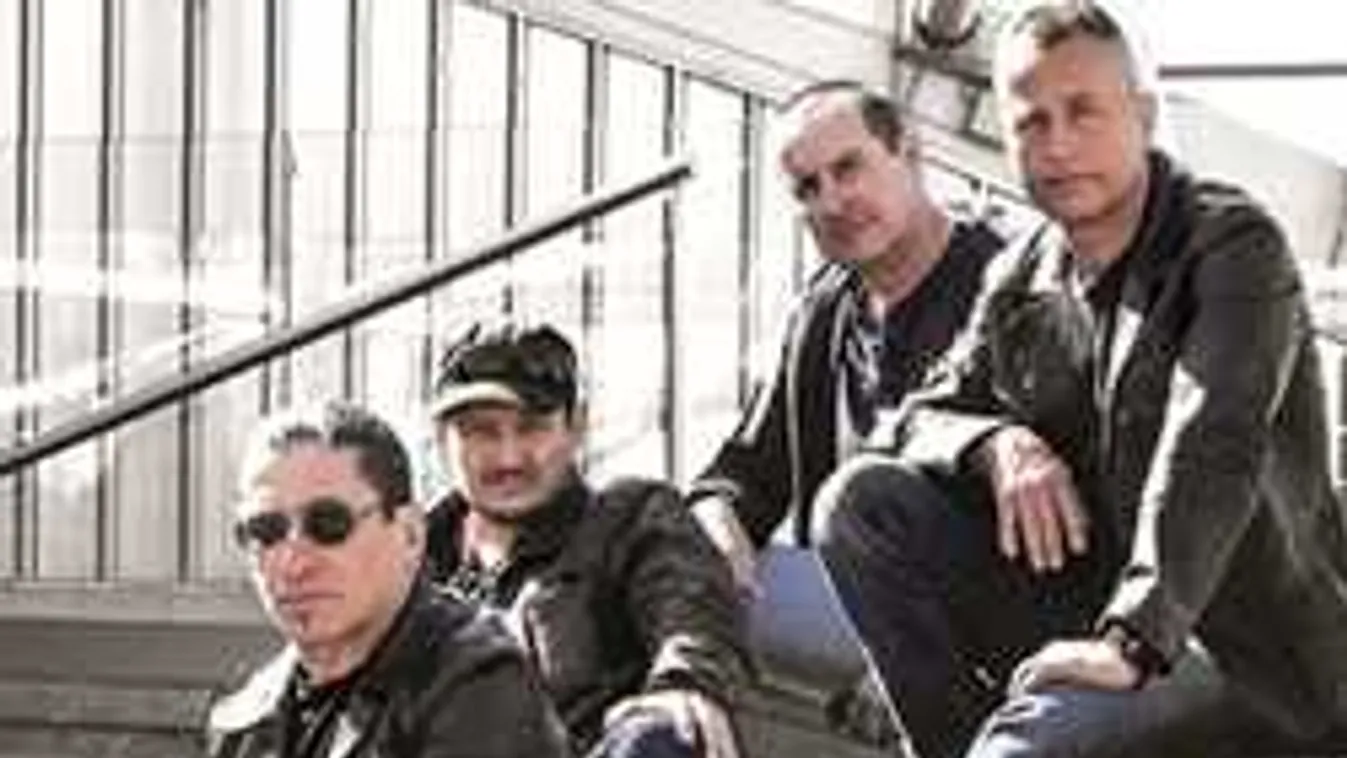 "Ha kimondom a neved, Még annyi minden lehet"