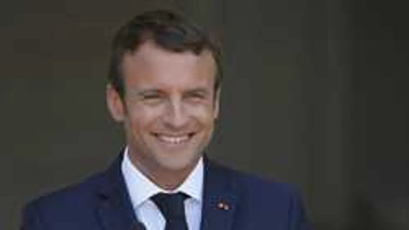 Milliókat költ a sminkjére a francia elnök