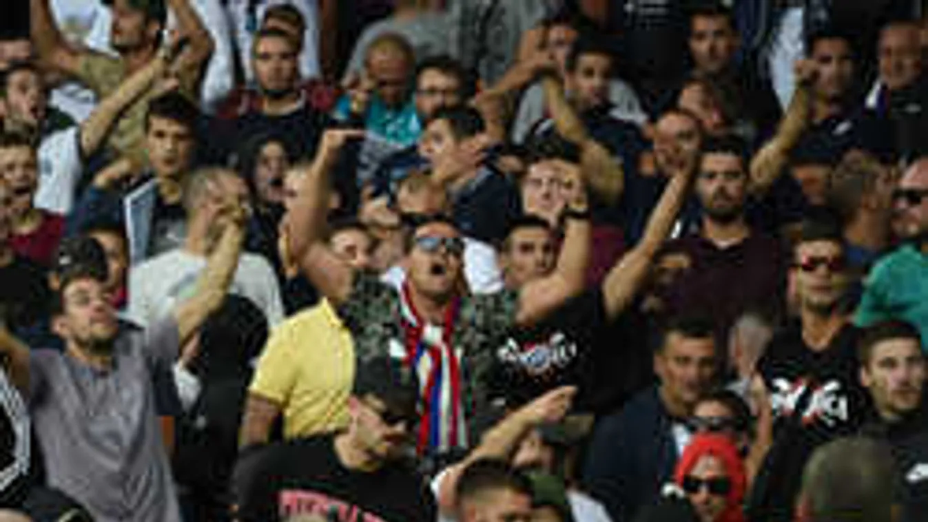 Félelem a focistadionban, törtek-zúztak a vandálok