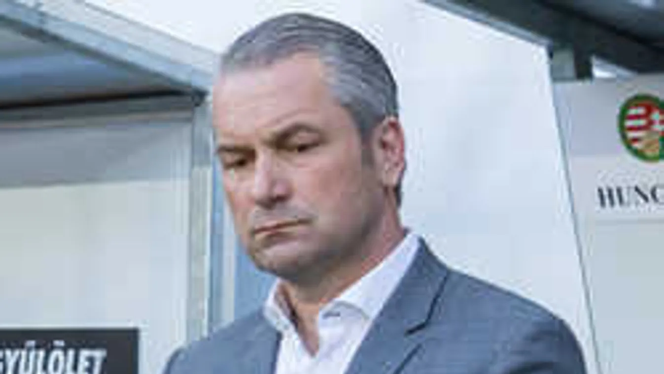 Dráma a válogatottban, elhagyták a focisták az edzőtábort