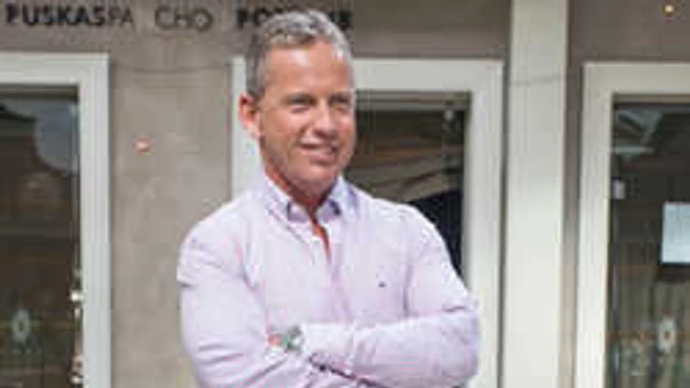 Erről álmodozik Schobert Norbi, de messze még a cél