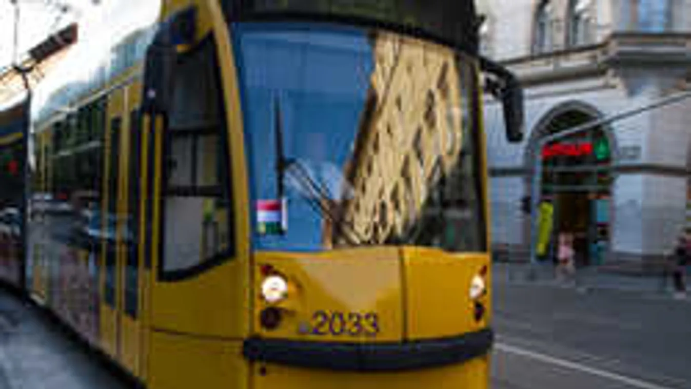 Hihetetlen, mi történt a 4-es 6-os villamos megállójában