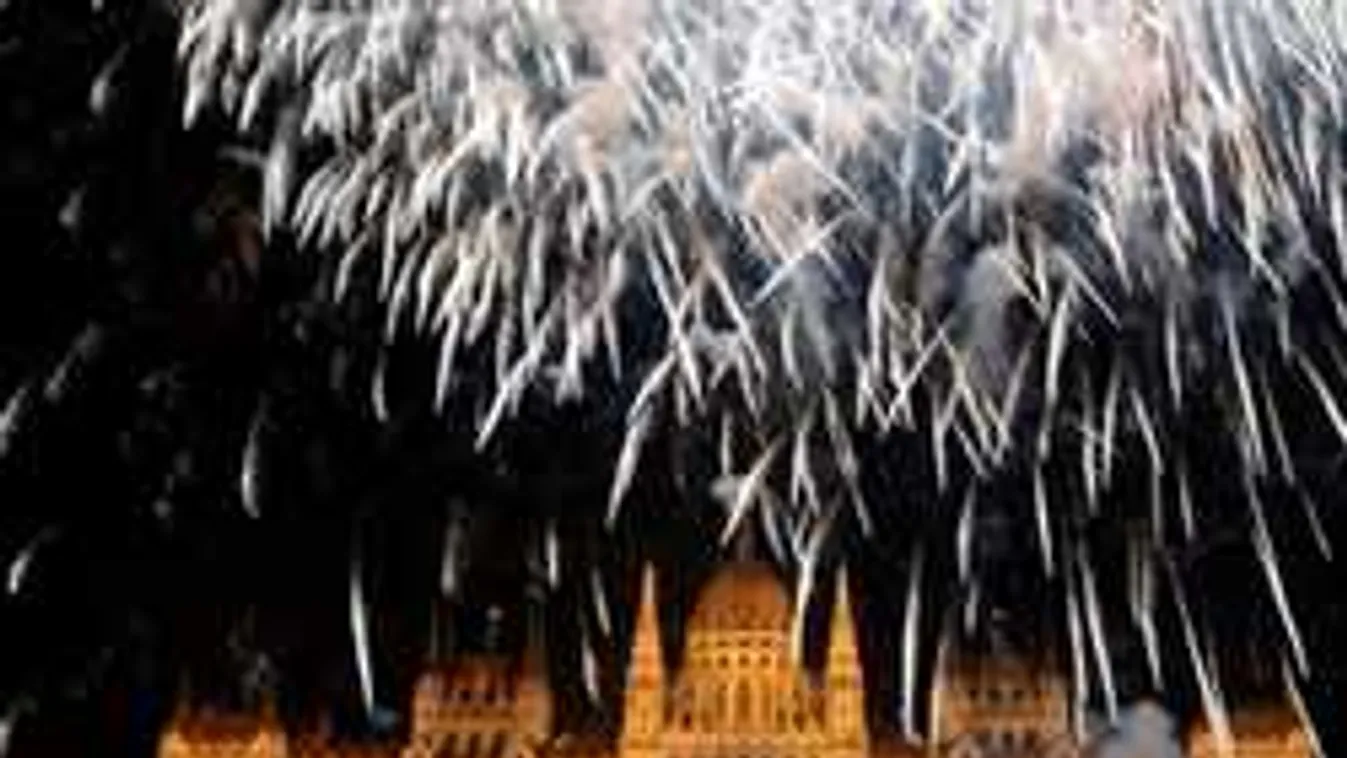 Hihetetlen! A világ egyik legnagyobb énekese titokban nézte Budapesten a tűzijátékot!