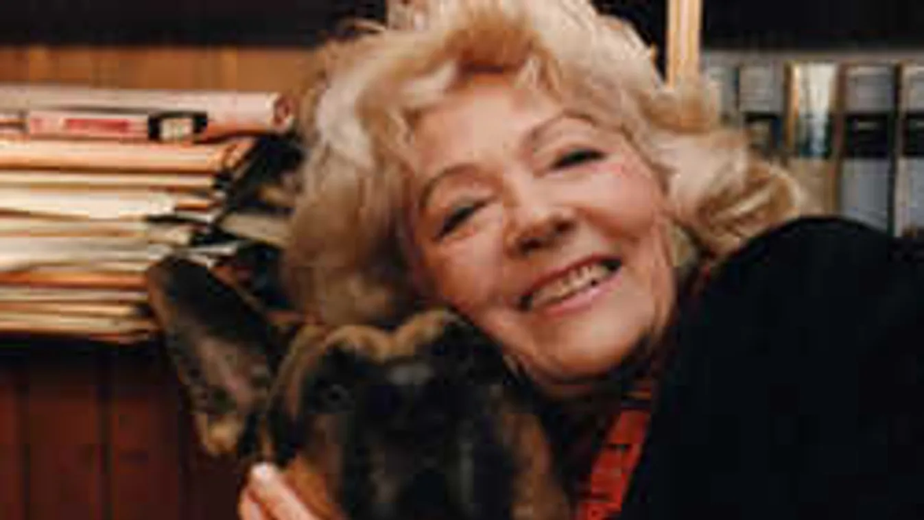 Imádott kutyájával fényképezték le Dallos Szilviát!