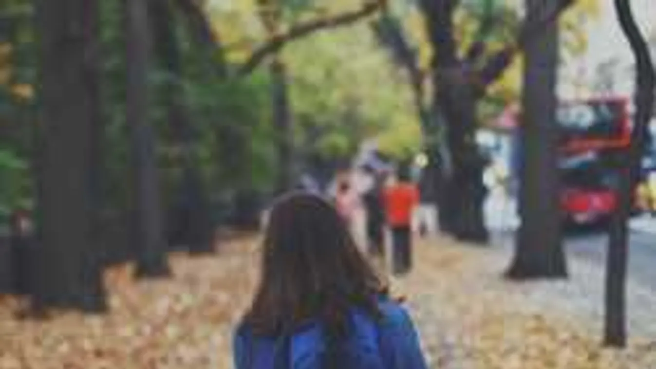 Ijesztő következménye lehet az iskolatáska cipelésnek