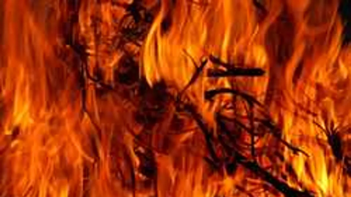 Lángoló 4. emelet: Teljes terjedelmében ég Salgótarjánban egy lakás