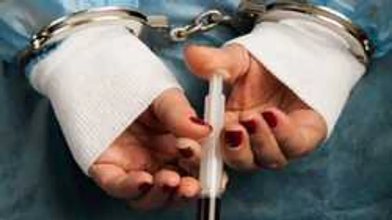 Életét kockáztatja a megszállott színésznő a fiatalságért