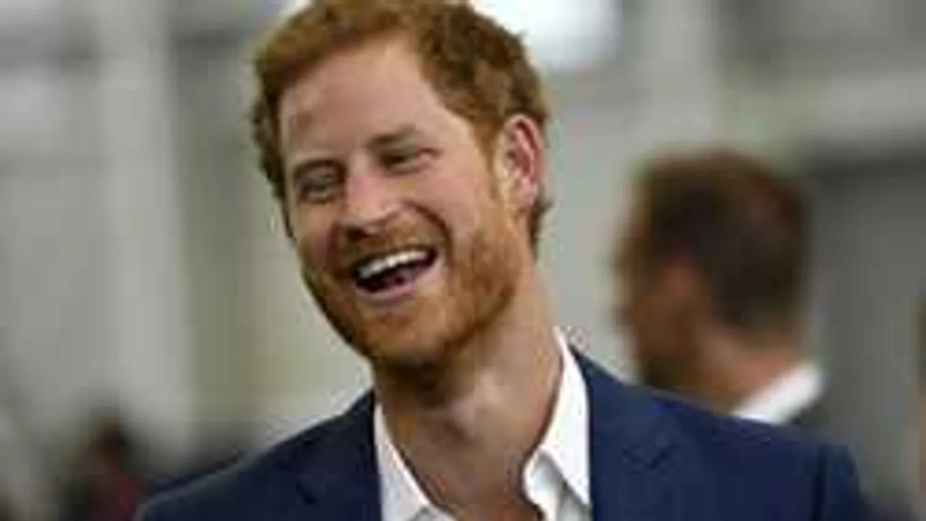 Tovább tart a titkolózás: Harry herceg egyedül lépett az emberek elé