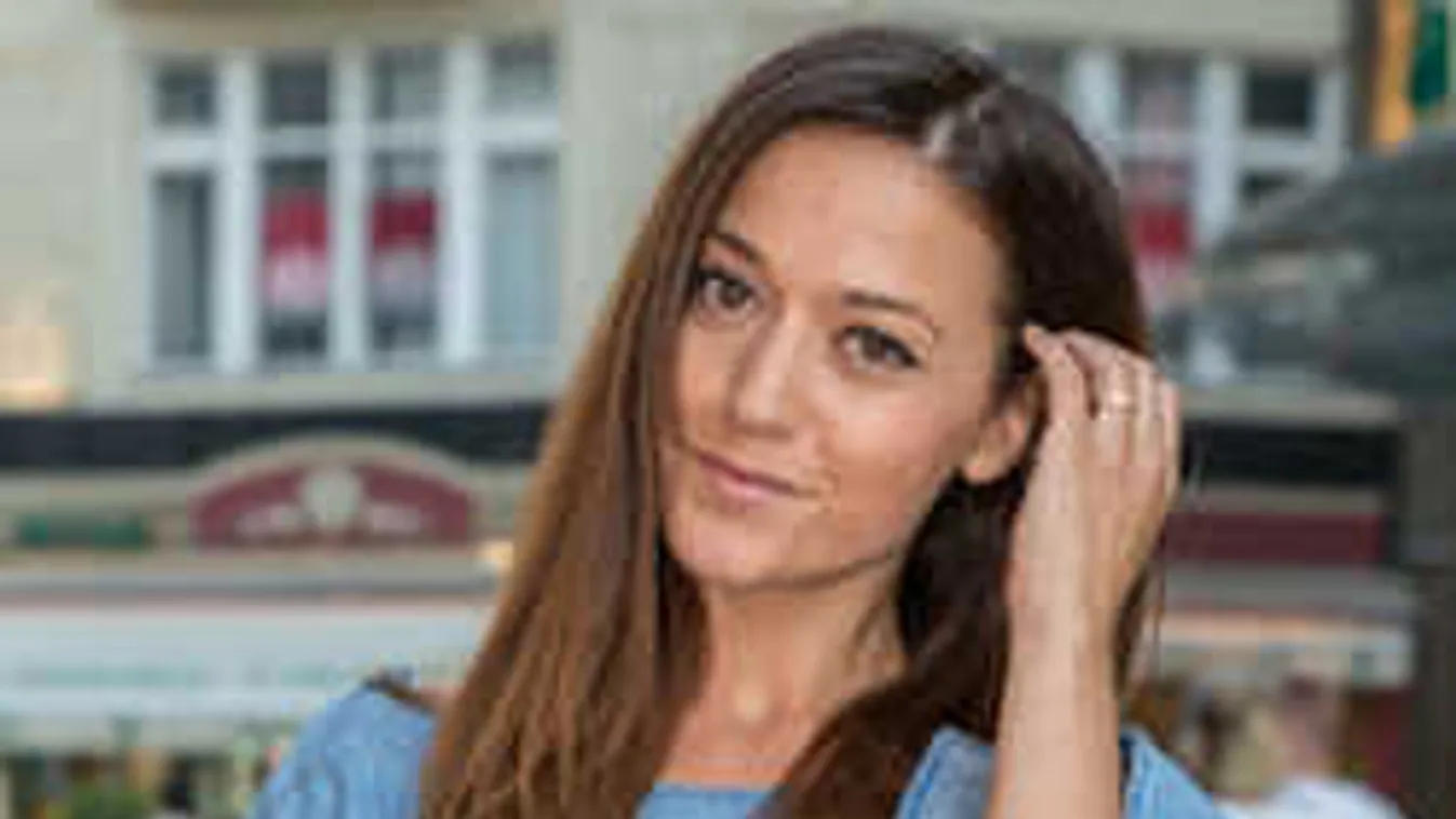 Mi történt? Hatalmasra nőttek a TV2 sztárjának mellei