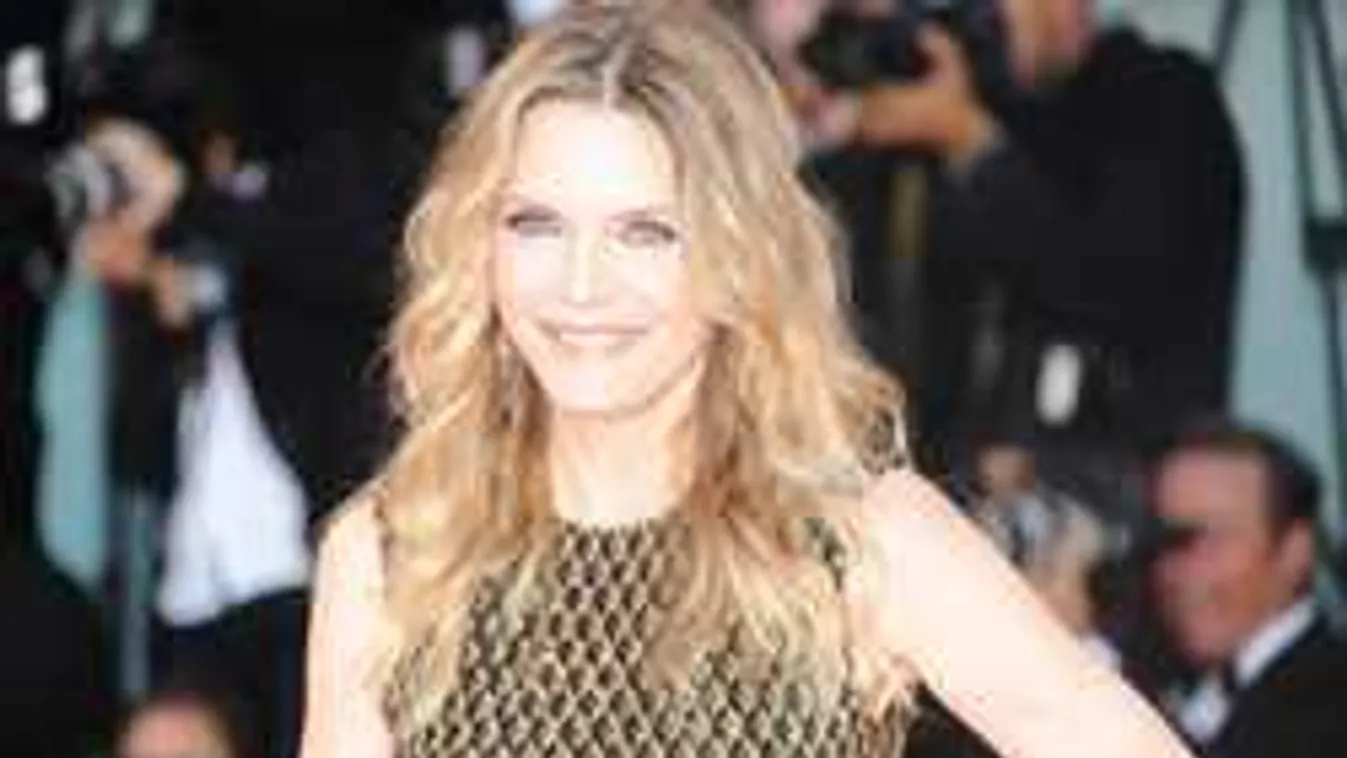 Atyaég, mi történt az 59 éves bombázó arcával?