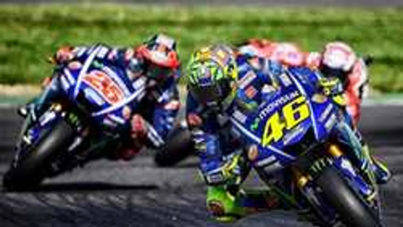 Ki érti? Feleslegesen teszi kockára az életét a világhírű pilóta