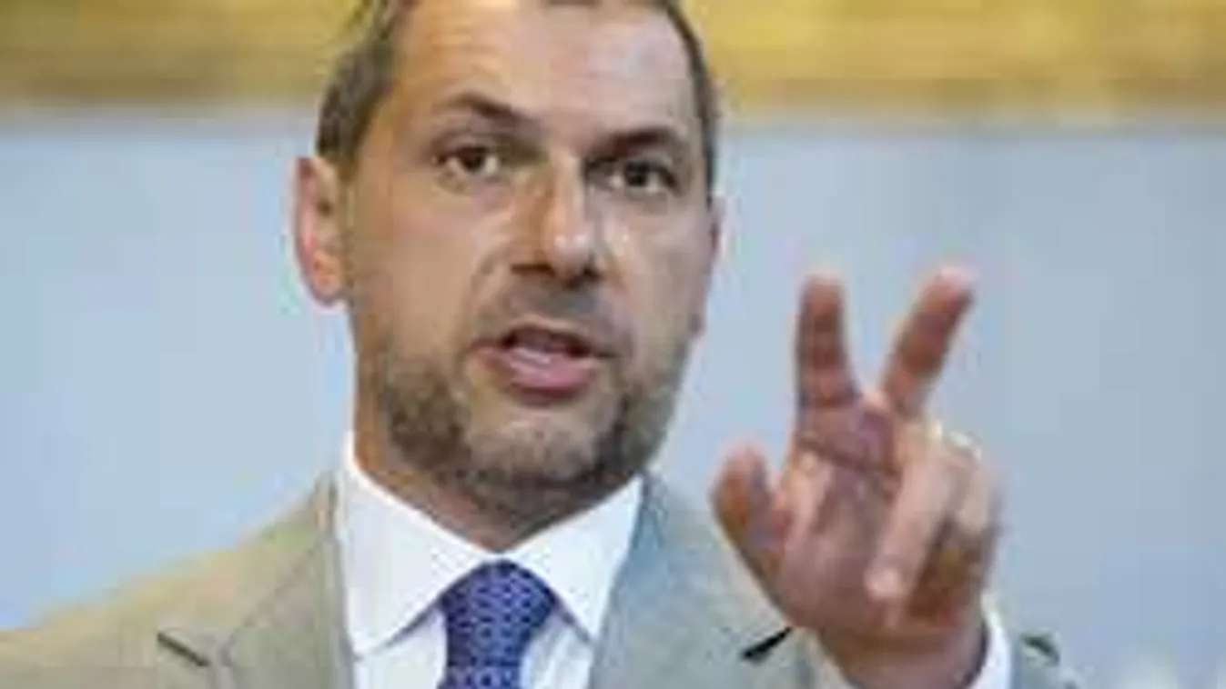 Megvédi a kormány a határon túli magyarokat