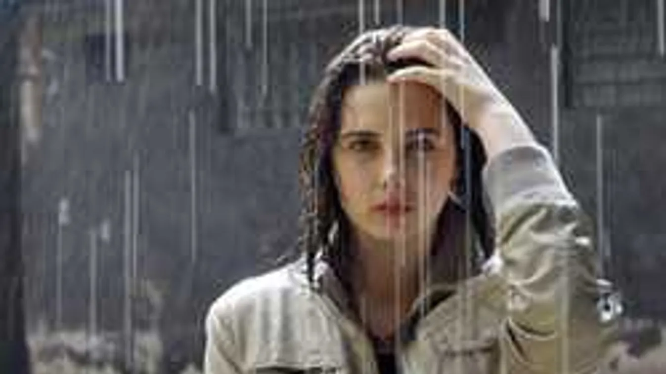 Emelték a riasztás fokozatát: durva esőkkel jön az év lehűlése