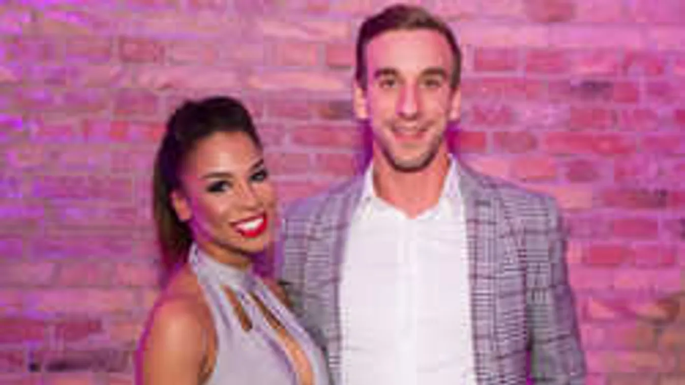 Csók közben mutatta be kincsét a dögös magyar sztár