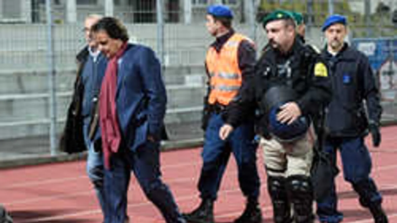 Hihetetlen botrány a pályán: adásban ütötte le a klubtulaj a fociedzőt