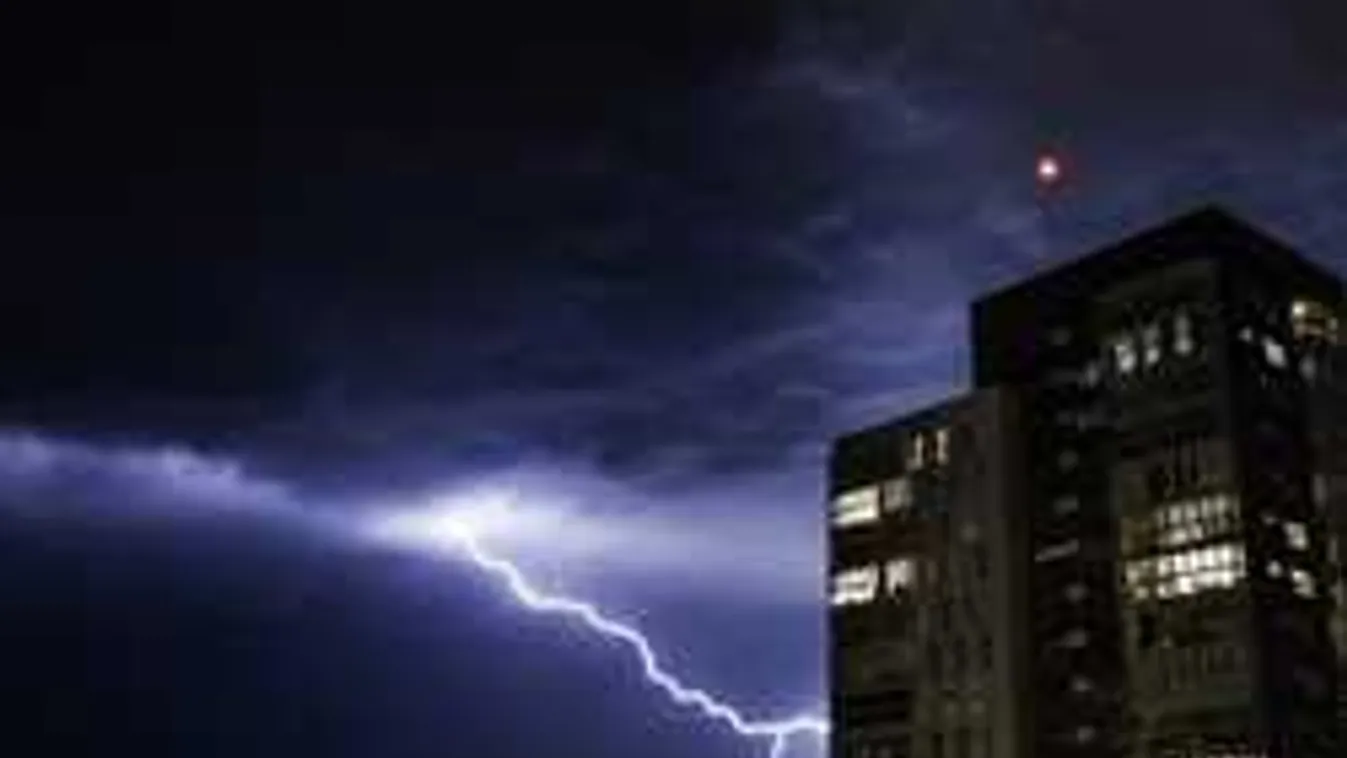 Életveszélyes viharok: így élhetünk túl egy villámcsapást