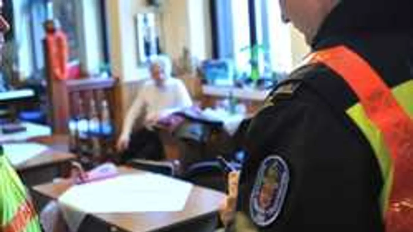 Kitálal a pultoslány: Fogva tartott, megvert a budapesti kocsma tulaja