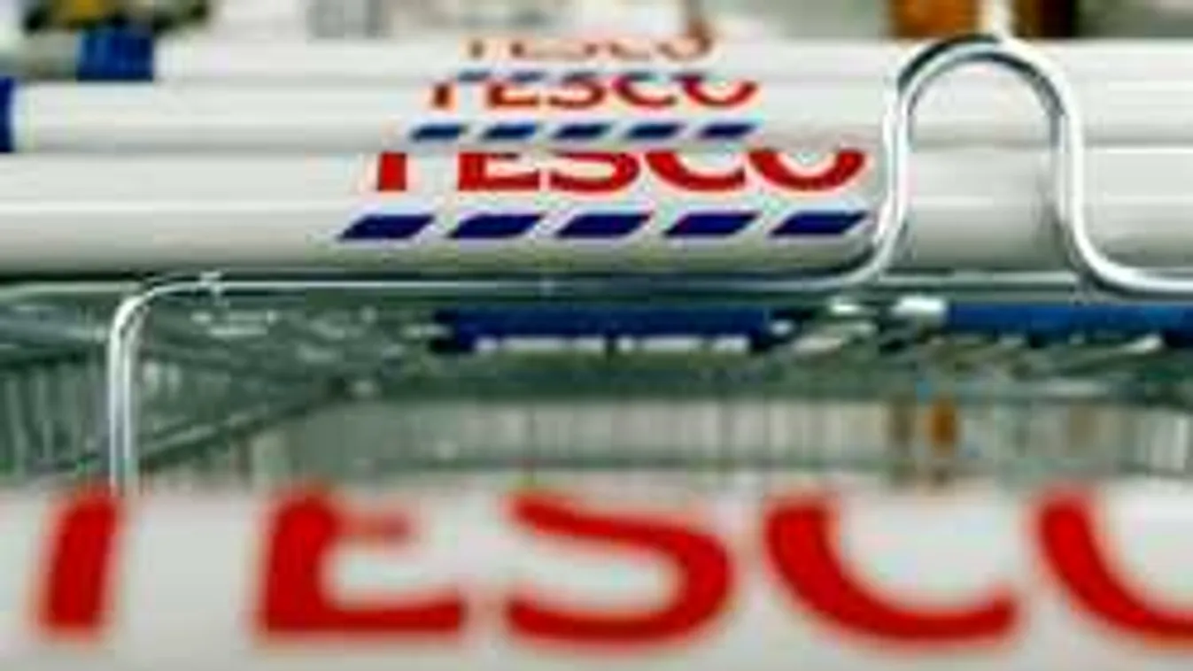 Karácsonyra összeomolhat a Tesco, nem engednek a dolgozók