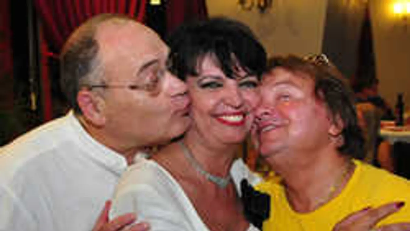 Megható fotó került elő Mary Zsuzsiról és barátairól!