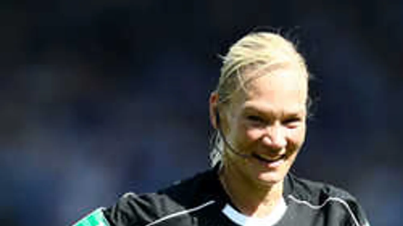 Ezzel a szőke nővel veszekedhet Dárdai