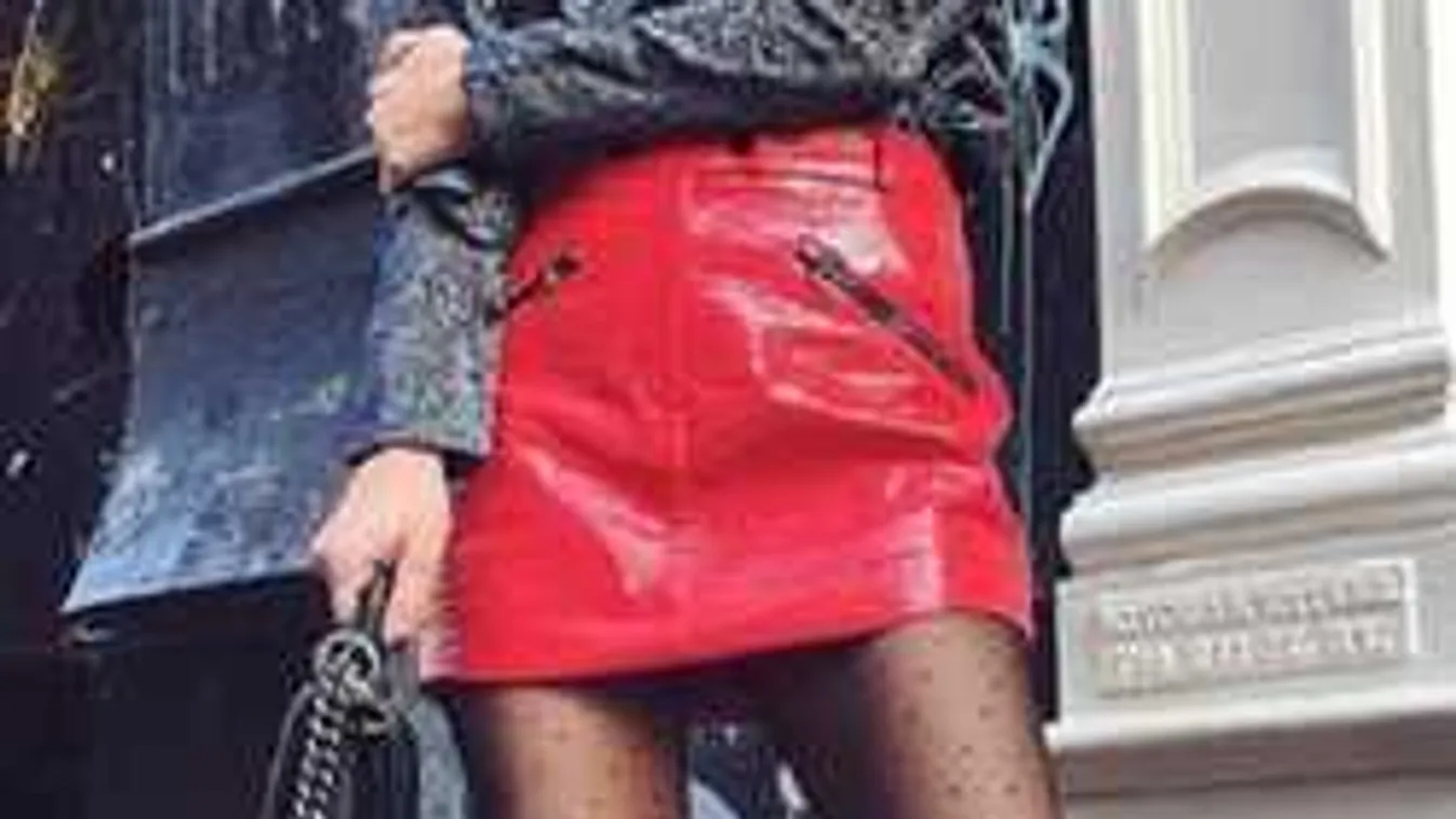 Újra divat a szoknya, amiben bomba feneke van minden nőnek