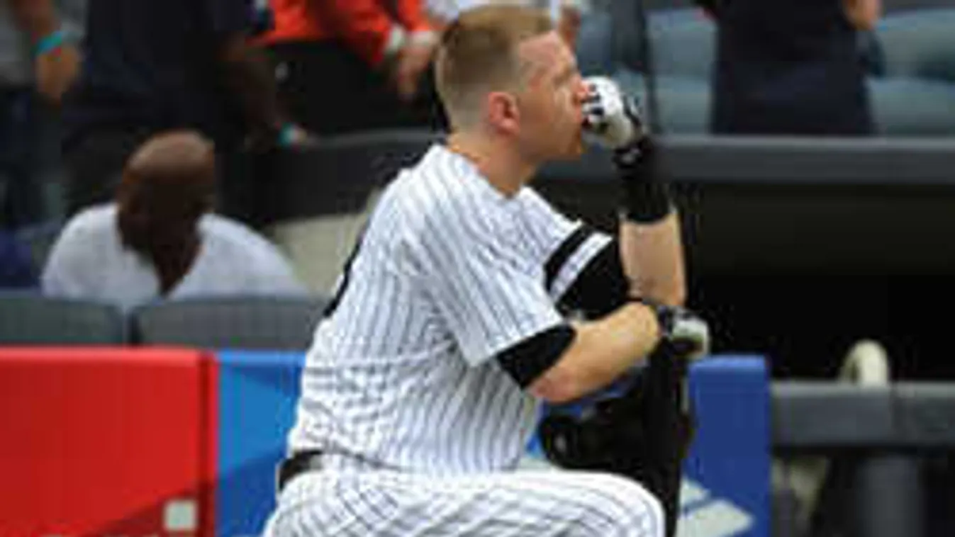 Dráma a stadionban, fejbe lőttek labdával egy kislányt