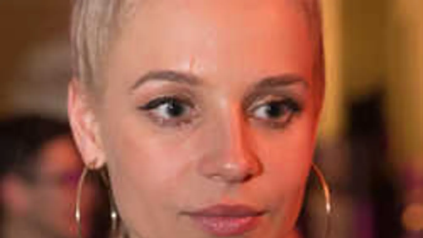 Hoppá, ki ez a fiú Iszak Eszti mellett?