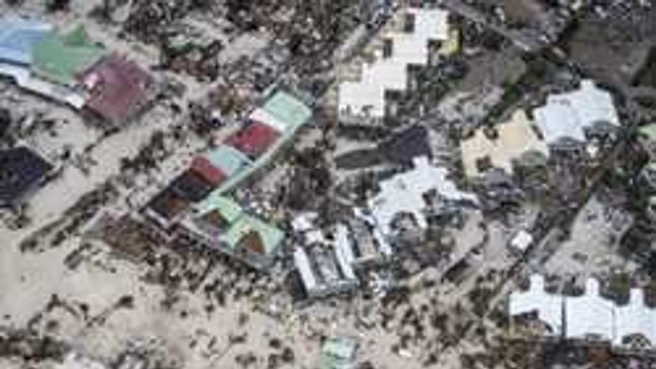 Teljes a káosz, kimenekítették az egész csapatot