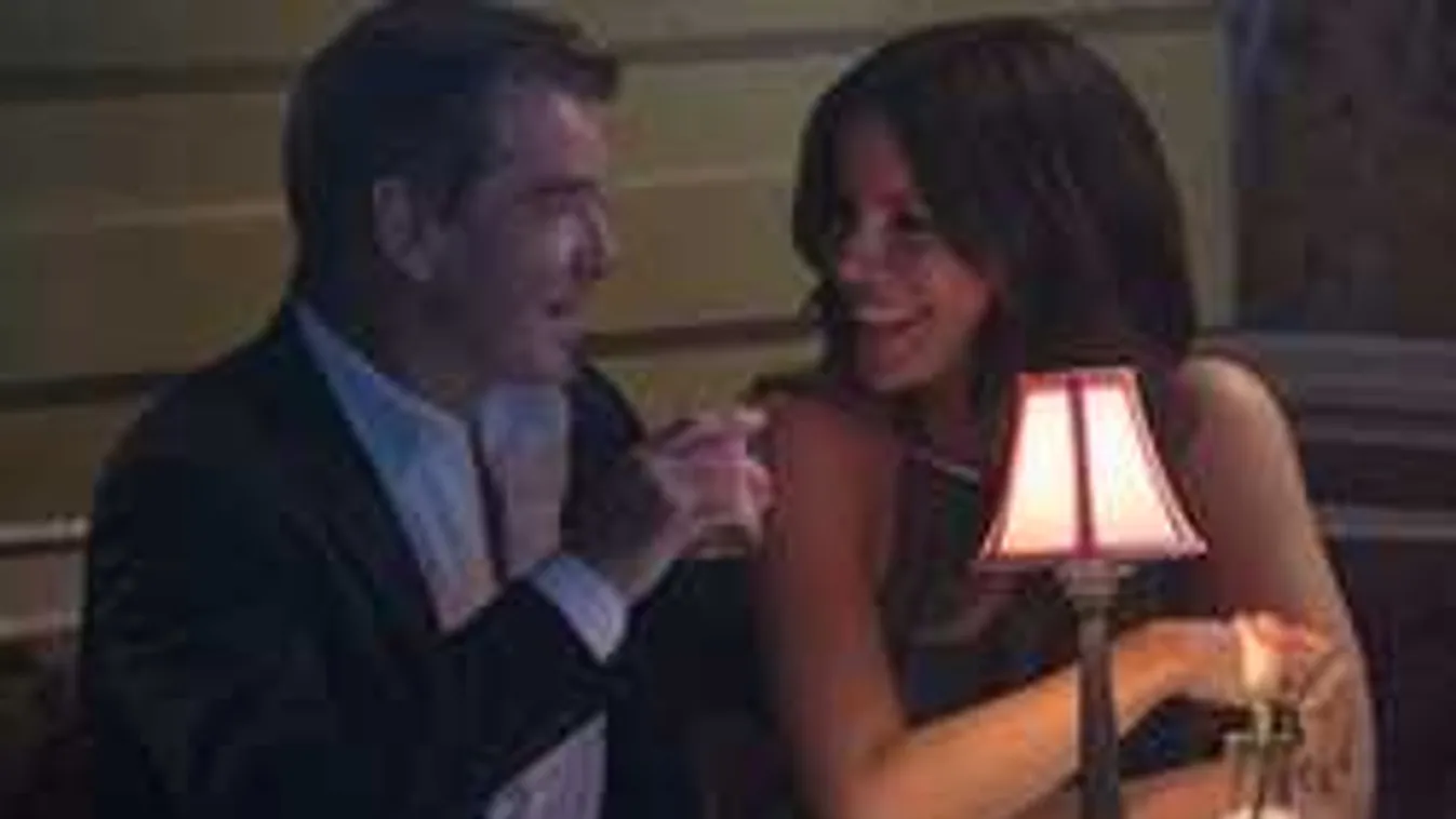 Pierce Brosnant fiával csalja a szeretője